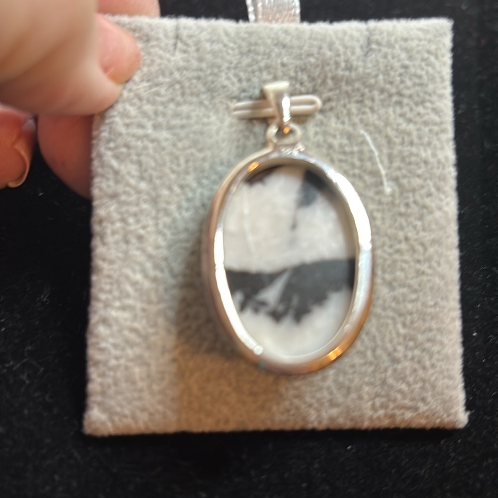 White buffalo pendant sterling silver - Picture 2 of 8